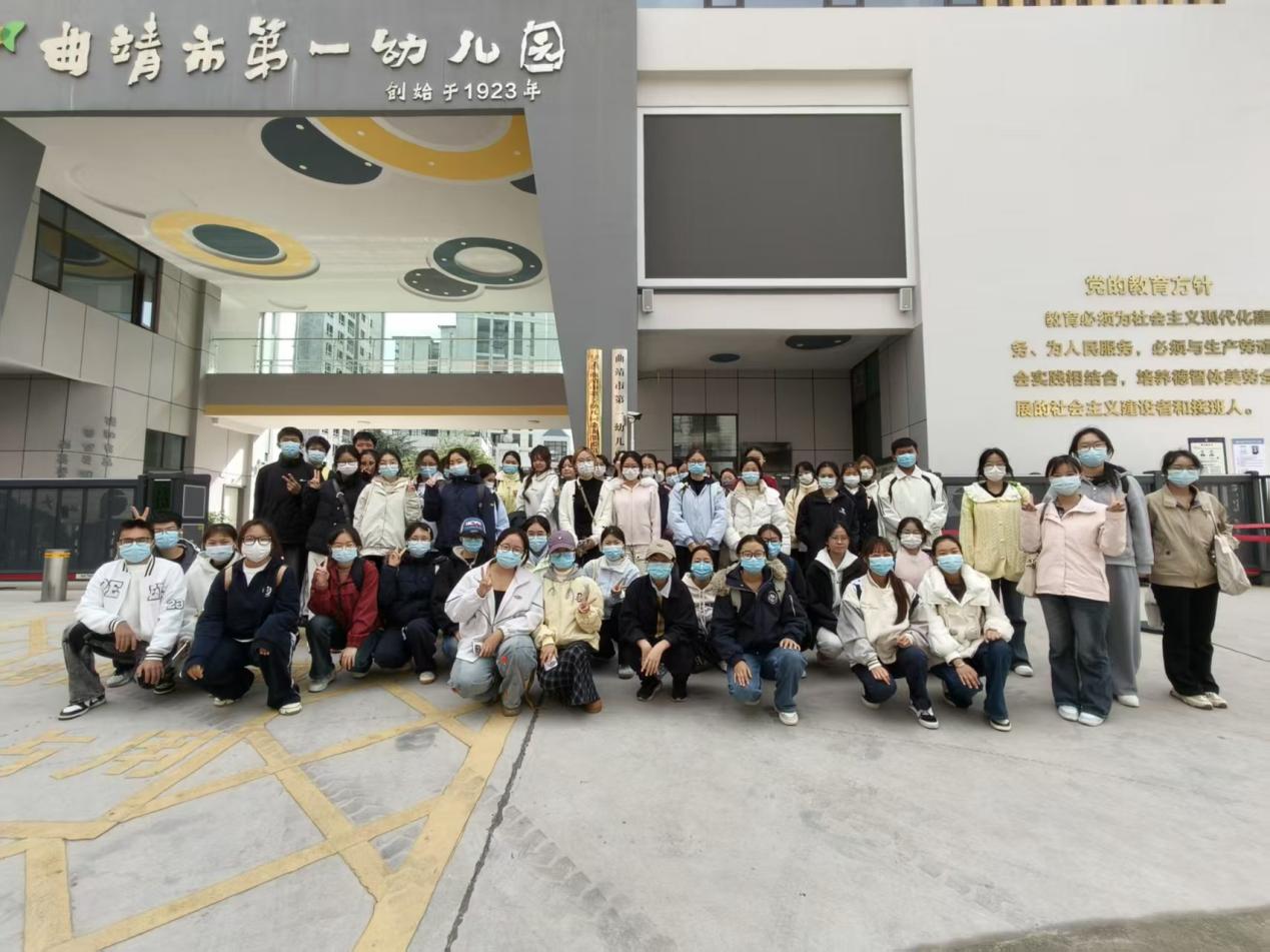 许多人在排队&#xA;&#xA;描述已自动生成