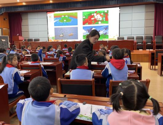 图10小学教育系师范生陈杨（大二）教学现场