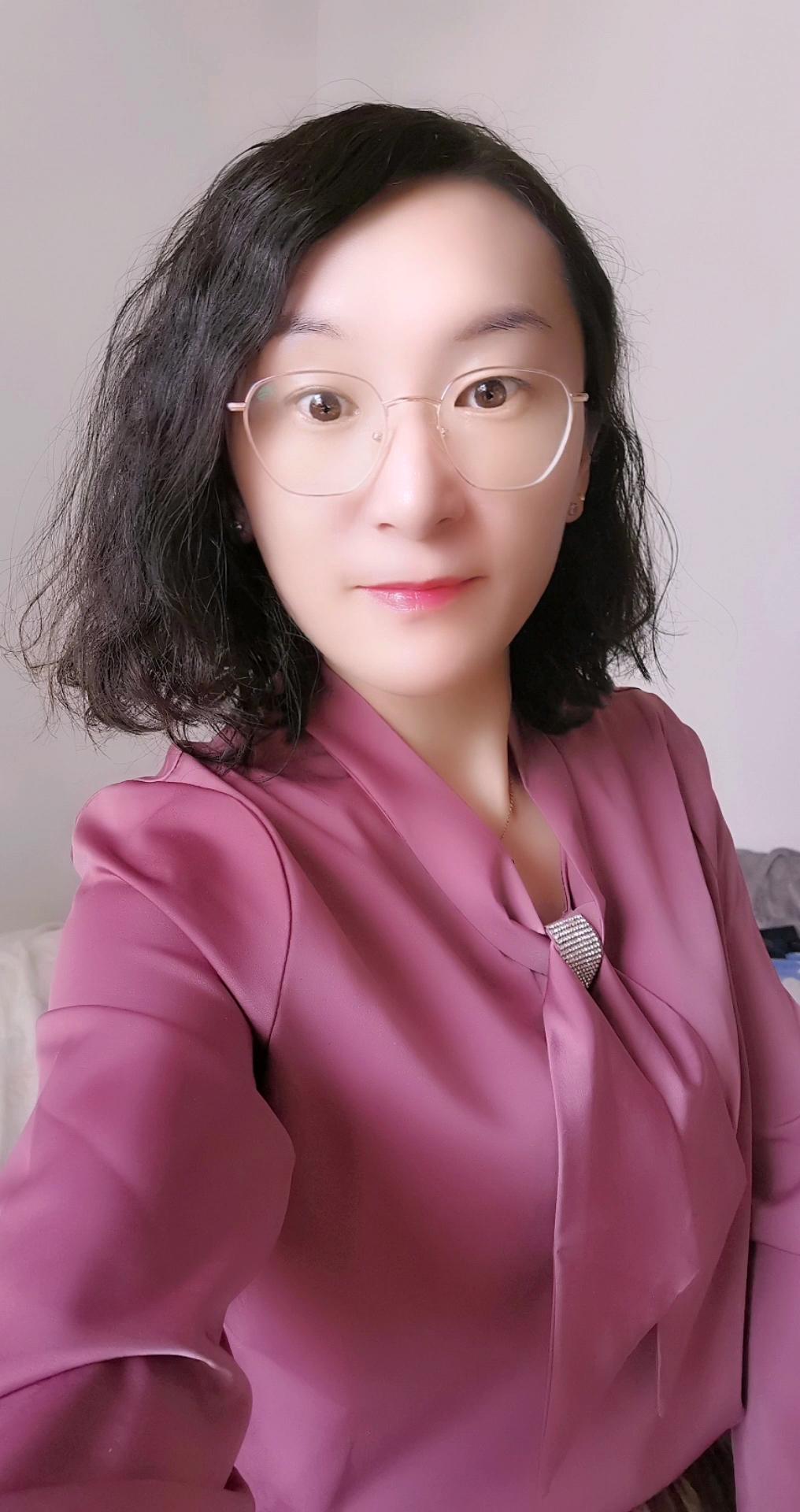 莫莉.jpeg